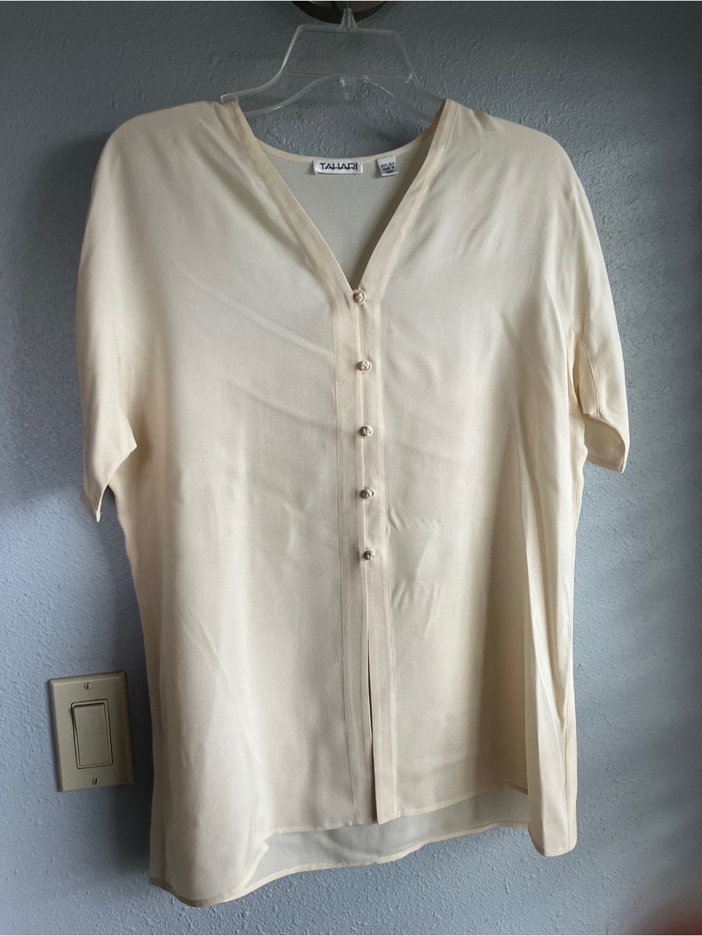 Tahari Cream Button-Front Short Sleeve Blouse French Tuck 100% Silk